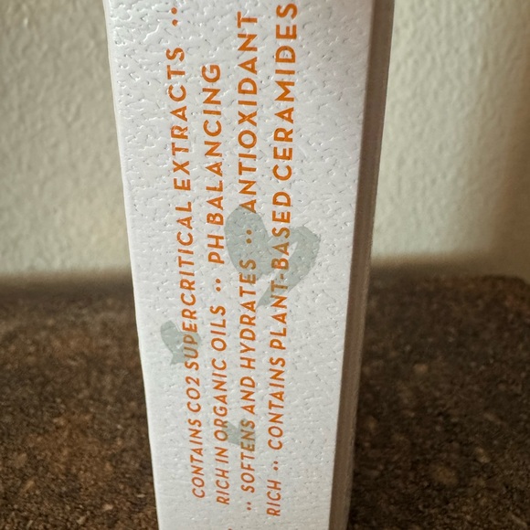 The Good Oil - Honeysuckle and Turmeric Face Oil - Picture 4 of 5